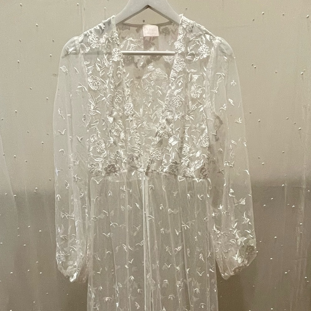 Like New Le Rose Adele Bridal Robe XS/S